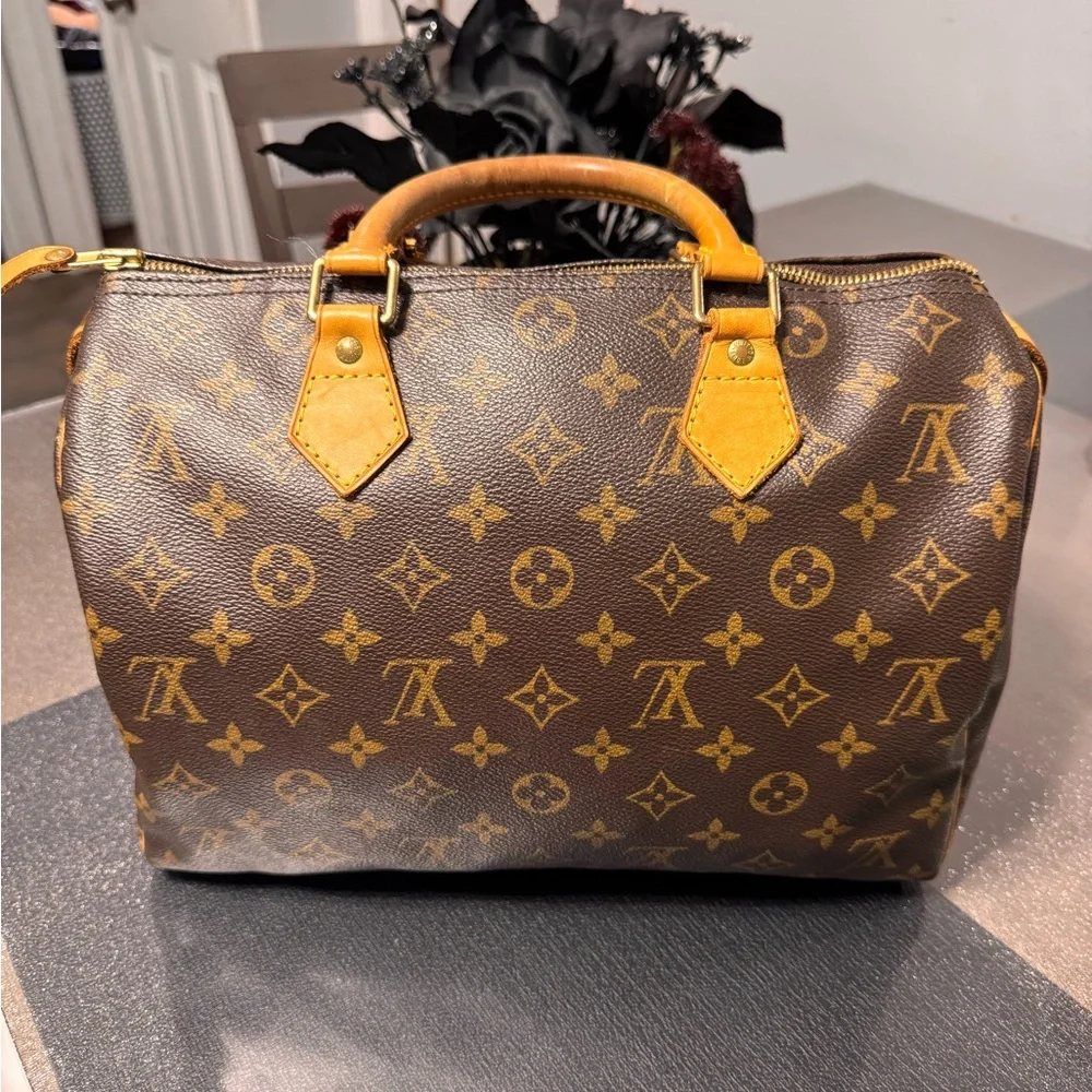 🚨🚨🚨SOLD SOLD SOLD 🚨🚨🚨LOUIS VUITTON Monogram Canvas SPEEDY 30 - Picture 2 of 9